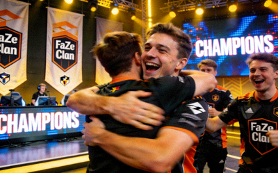 FaZe Clan战队赢得比赛后队员激动相拥